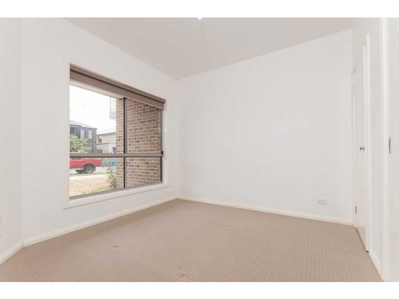 4/16 Clarendon Avenue, Craigieburn VIC 3064