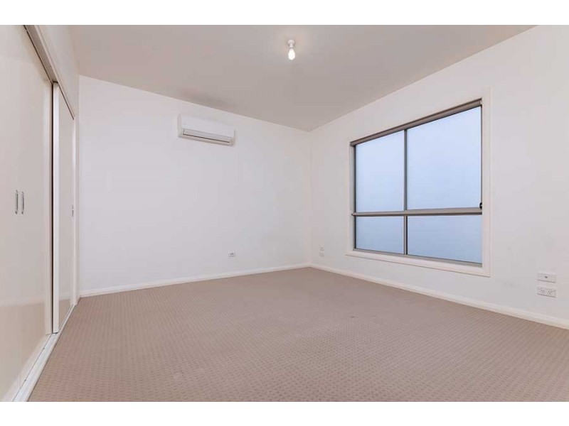 4/16 Clarendon Avenue, Craigieburn VIC 3064