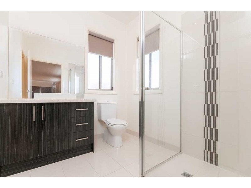 4/16 Clarendon Avenue, Craigieburn VIC 3064