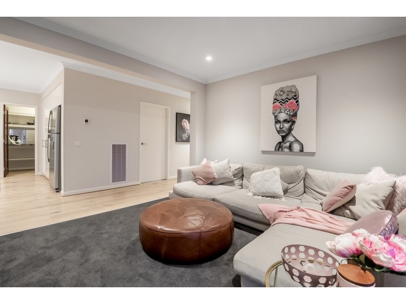 25 Perisher Drive, Craigieburn VIC 3064