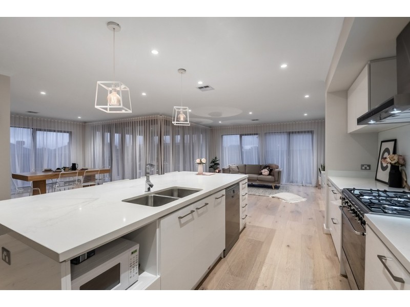 25 Perisher Drive, Craigieburn VIC 3064