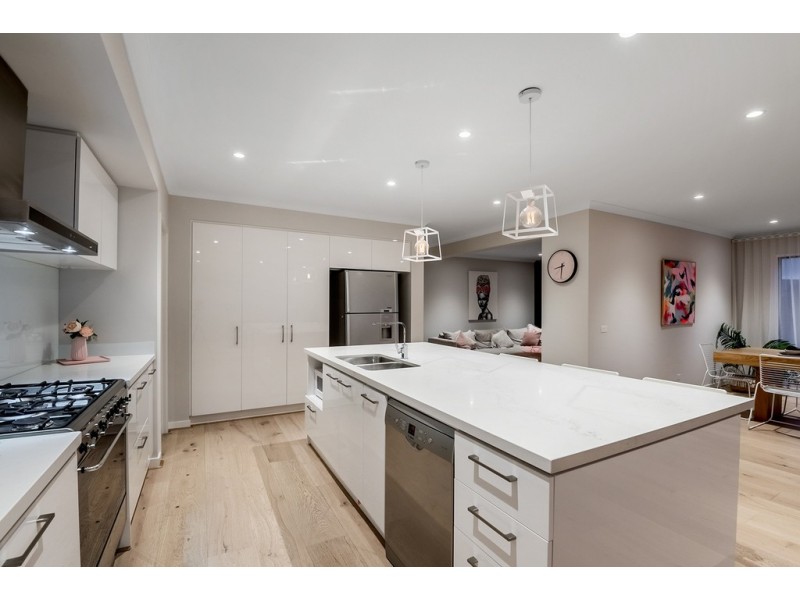 25 Perisher Drive, Craigieburn VIC 3064