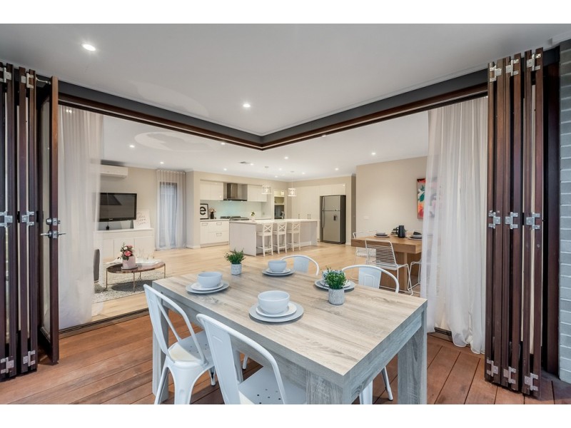 25 Perisher Drive, Craigieburn VIC 3064