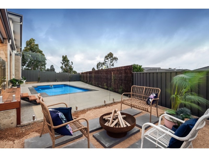 25 Perisher Drive, Craigieburn VIC 3064