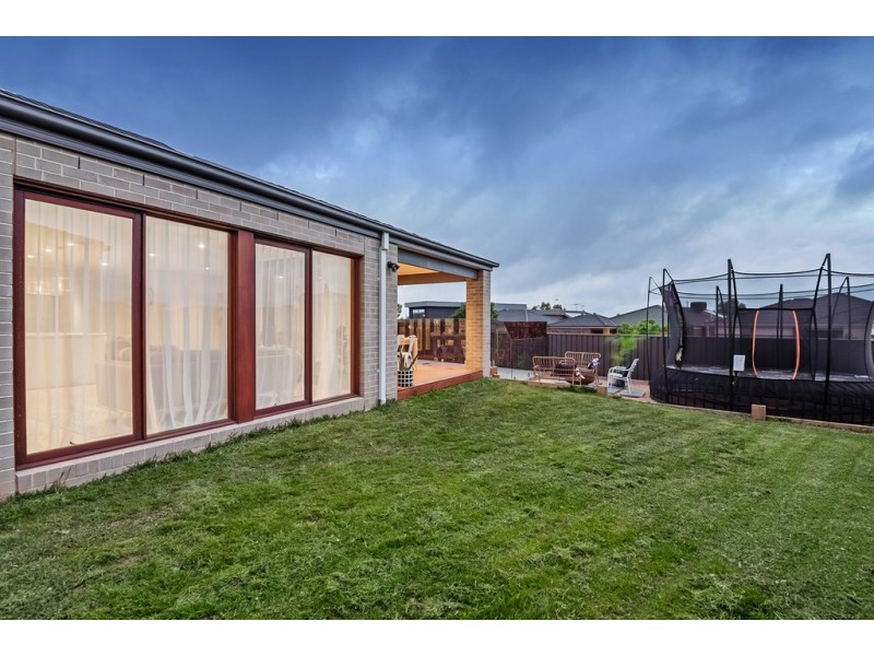 25 Perisher Drive, Craigieburn VIC 3064