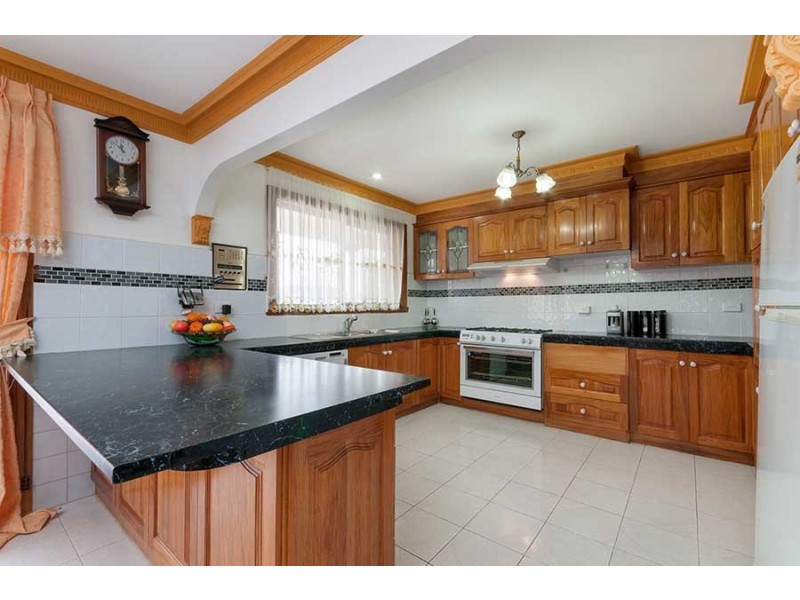 17 Amarina Close, Meadow Heights VIC 3048