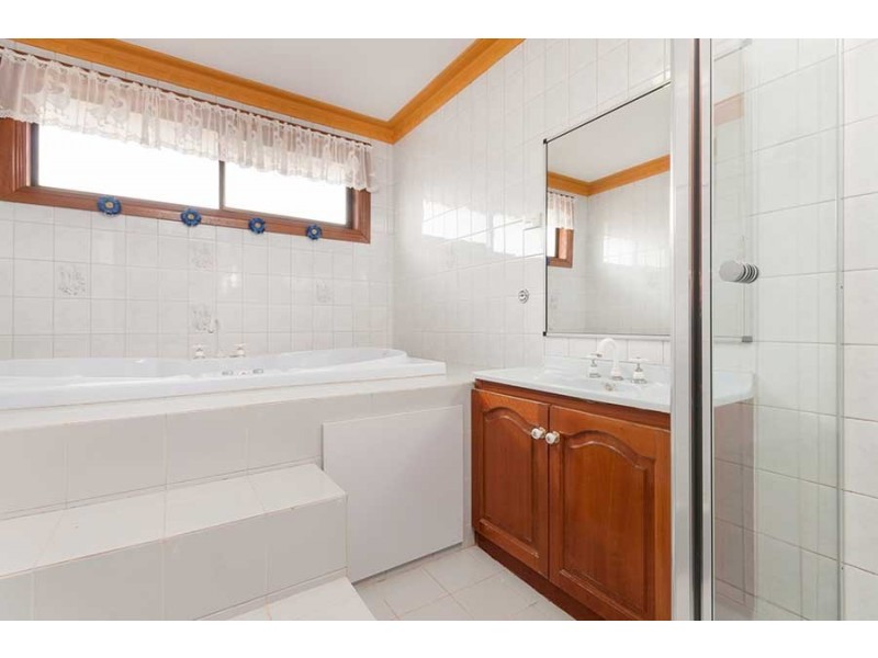 17 Amarina Close, Meadow Heights VIC 3048