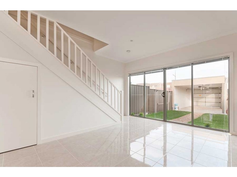 69 Clarendon Avenue, Craigieburn VIC 3064