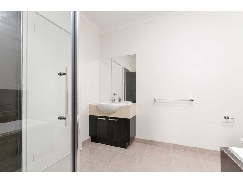 69 Clarendon Avenue, Craigieburn VIC 3064