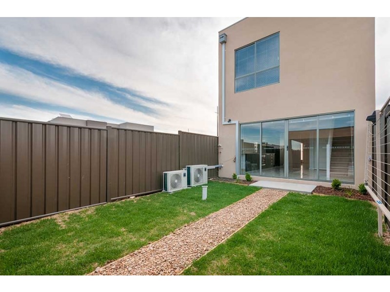 69 Clarendon Avenue, Craigieburn VIC 3064