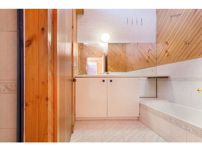 4 Travers Street, Thomastown VIC 3074