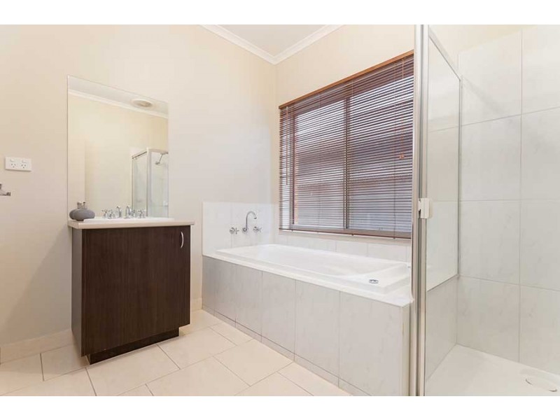 15 Claremont Street, Craigieburn VIC 3064