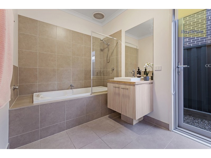 9 Euphoria Street, Craigieburn VIC 3064