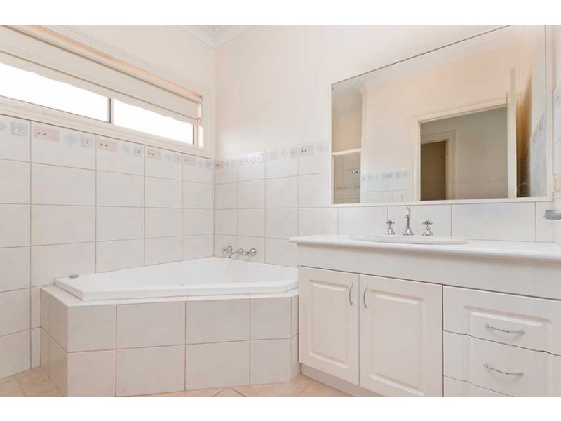 1/9 Hawick Court, Greenvale VIC 3059