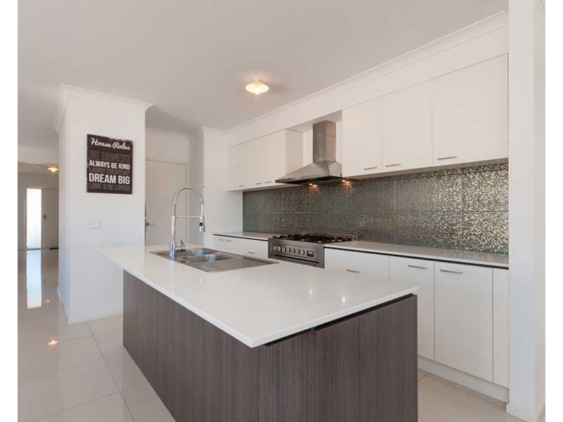 37 Daybreak Vista, Mickleham VIC 3064