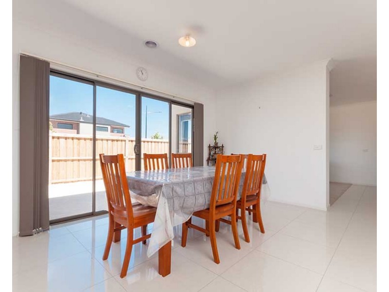 37 Daybreak Vista, Mickleham VIC 3064
