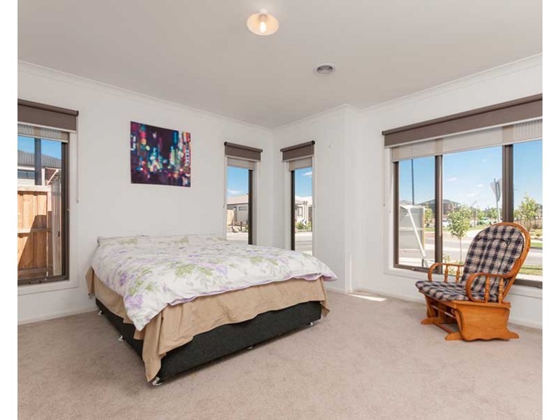 37 Daybreak Vista, Mickleham VIC 3064