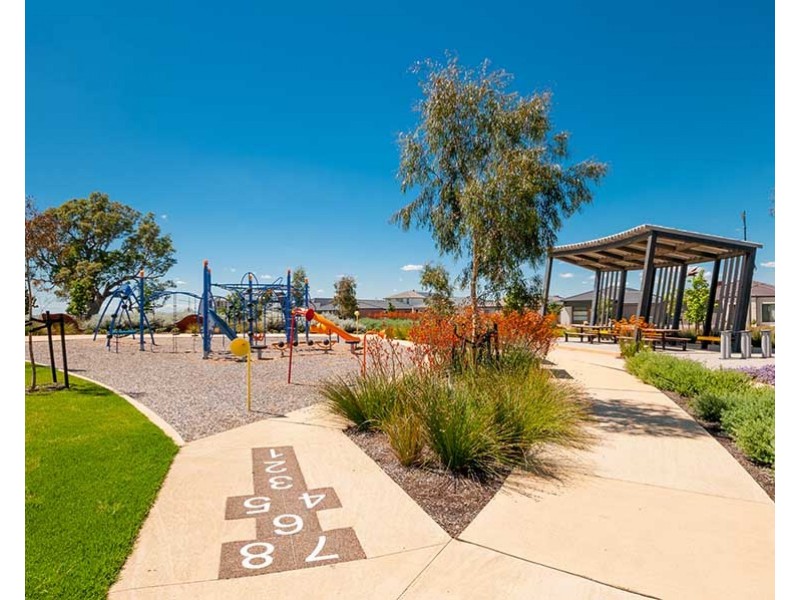 37 Daybreak Vista, Mickleham VIC 3064