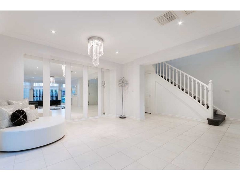16 Johnson Court, Roxburgh Park VIC 3064