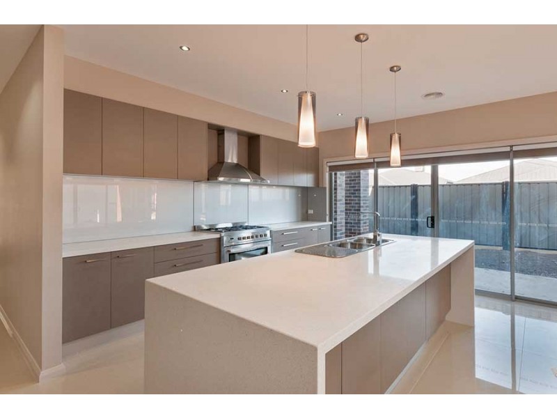 28 Falkland Road, Craigieburn VIC 3064