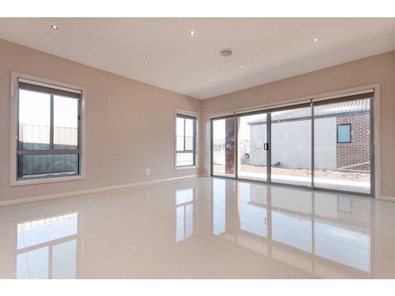 28 Falkland Road, Craigieburn VIC 3064