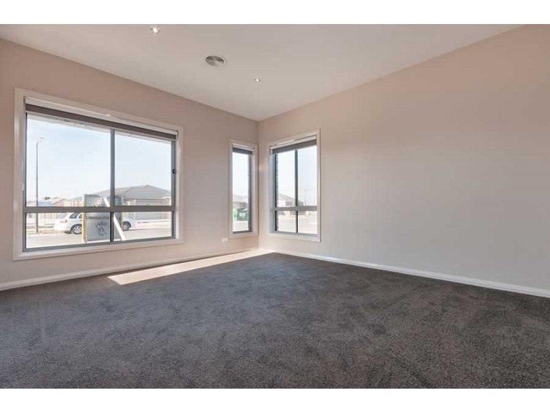 28 Falkland Road, Craigieburn VIC 3064