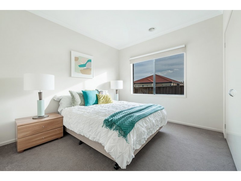 11 Eagleview Way, Craigieburn VIC 3064
