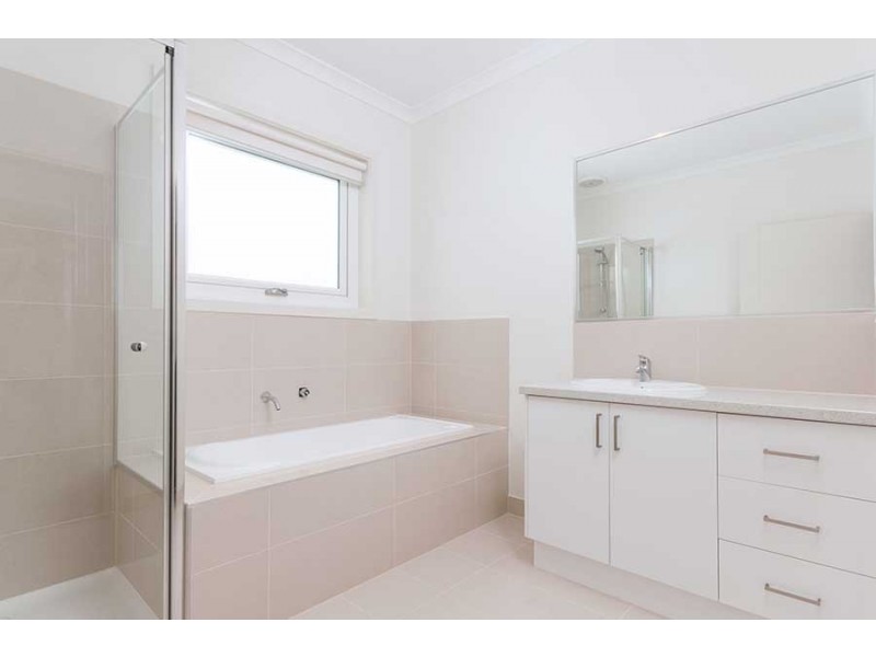 18 Buckland Hill Drive, Wallan VIC 3756