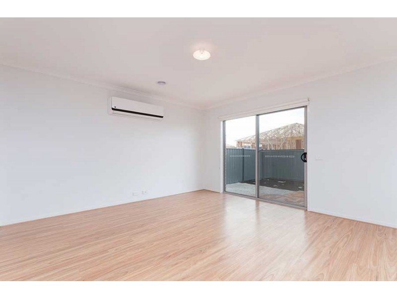 14 Viewmont Avenue, Craigieburn VIC 3064