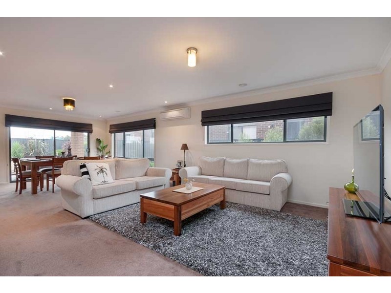 96 Charteris Drive, Craigieburn VIC 3064