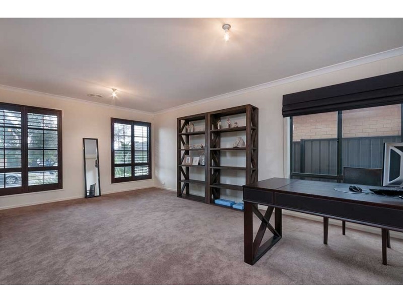 96 Charteris Drive, Craigieburn VIC 3064