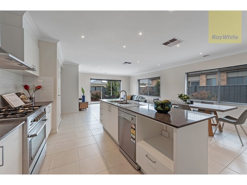 8 Lion Chase, Craigieburn VIC 3064