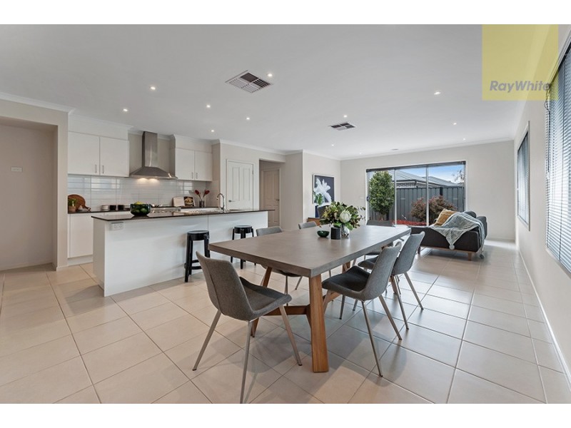 8 Lion Chase, Craigieburn VIC 3064