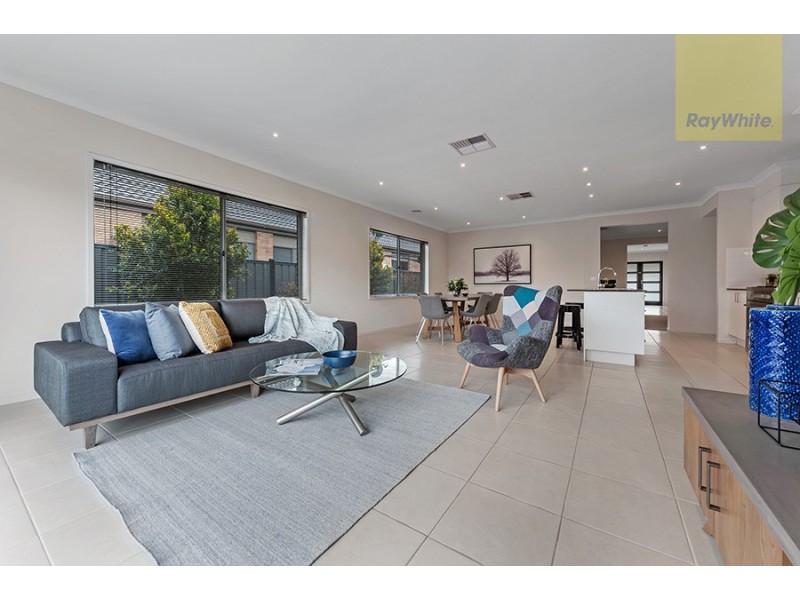 8 Lion Chase, Craigieburn VIC 3064