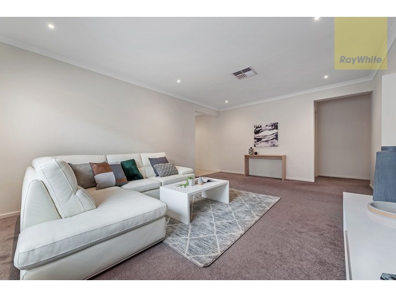 8 Lion Chase, Craigieburn VIC 3064