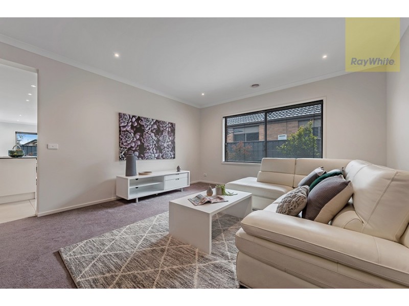8 Lion Chase, Craigieburn VIC 3064