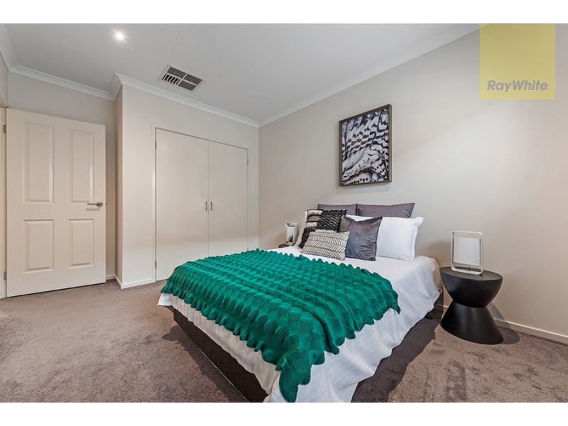 8 Lion Chase, Craigieburn VIC 3064