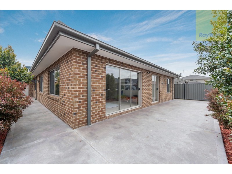 8 Lion Chase, Craigieburn VIC 3064