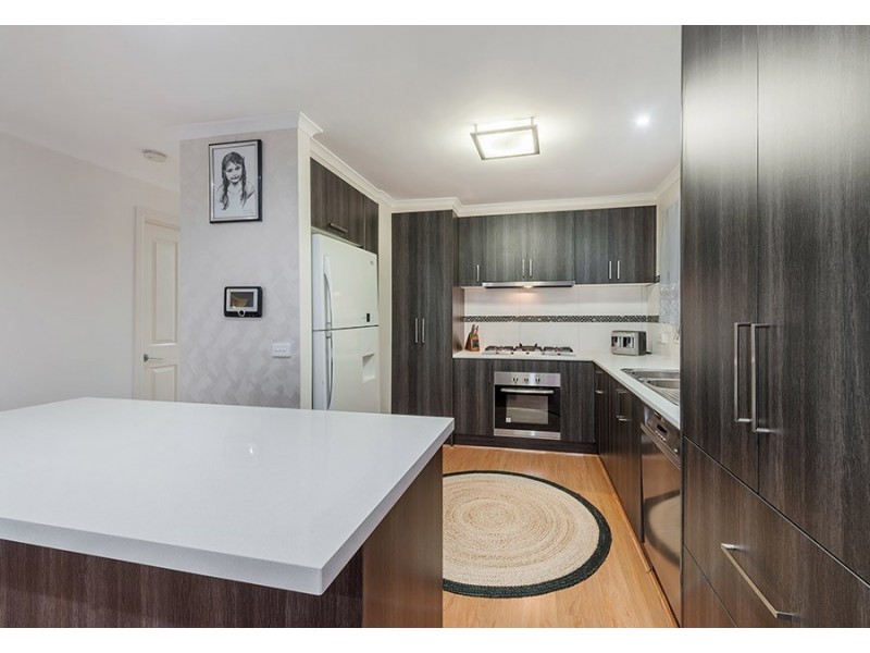 14 Thompson Crescent, Roxburgh Park VIC 3064