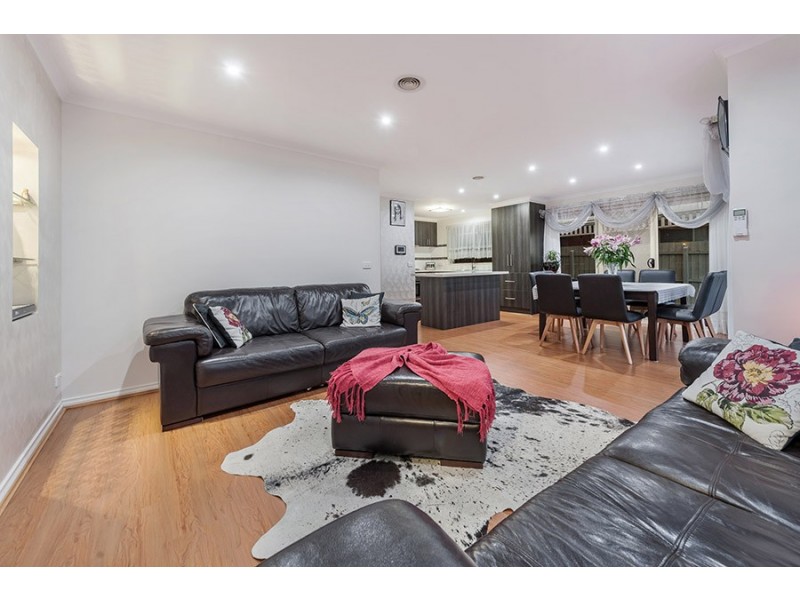 14 Thompson Crescent, Roxburgh Park VIC 3064