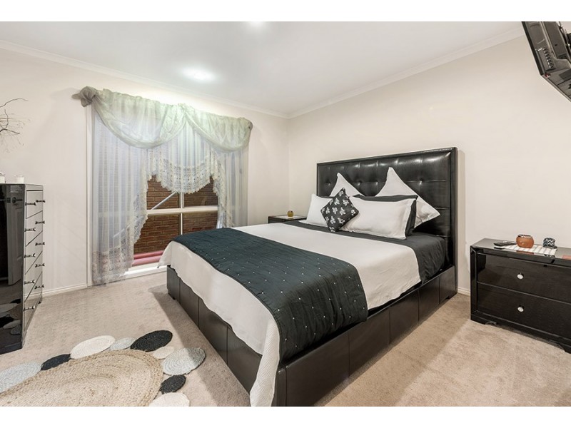 14 Thompson Crescent, Roxburgh Park VIC 3064