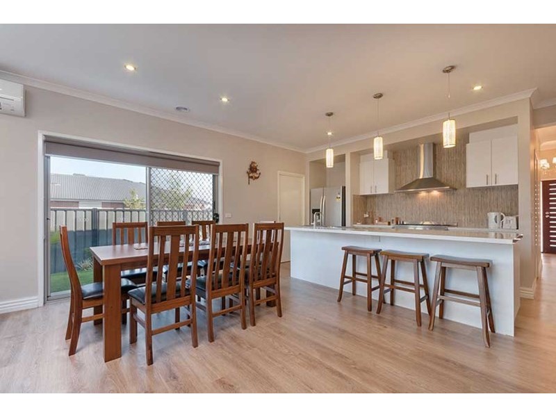 44 Huntington Drive, Craigieburn VIC 3064