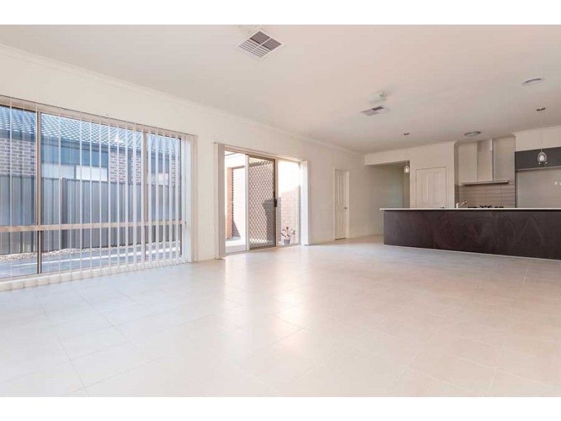13 Falls Avenue, Craigieburn VIC 3064