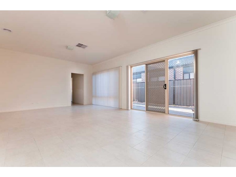 13 Falls Avenue, Craigieburn VIC 3064