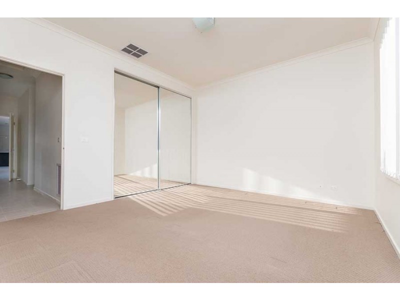 13 Falls Avenue, Craigieburn VIC 3064