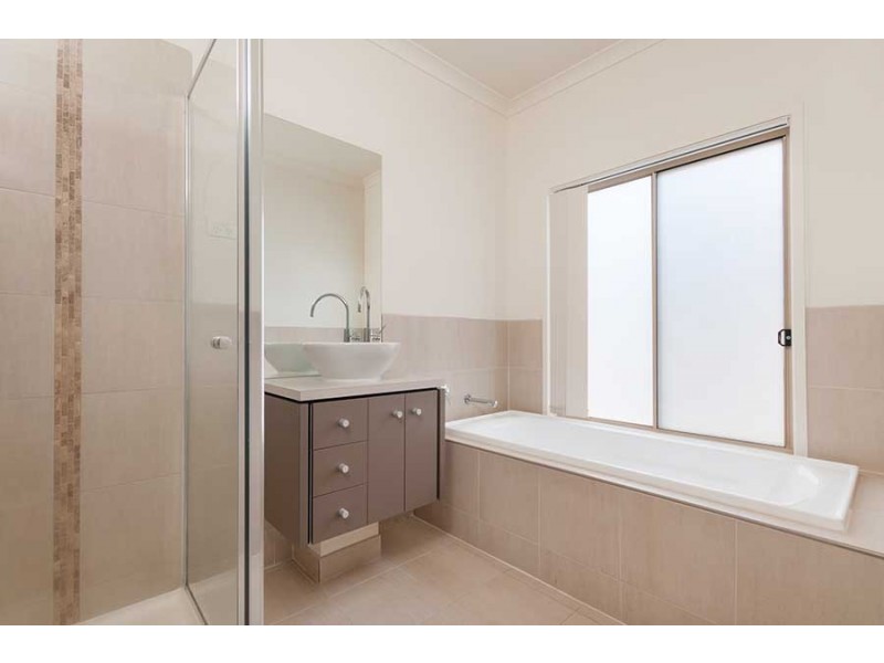 13 Falls Avenue, Craigieburn VIC 3064