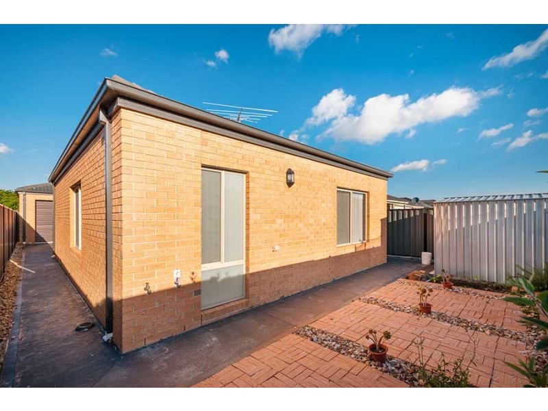 13 Falls Avenue, Craigieburn VIC 3064