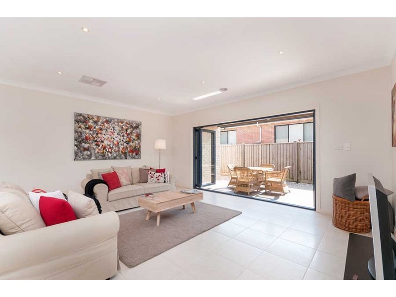 23 Dalwhinnie Crescent, Craigieburn VIC 3064