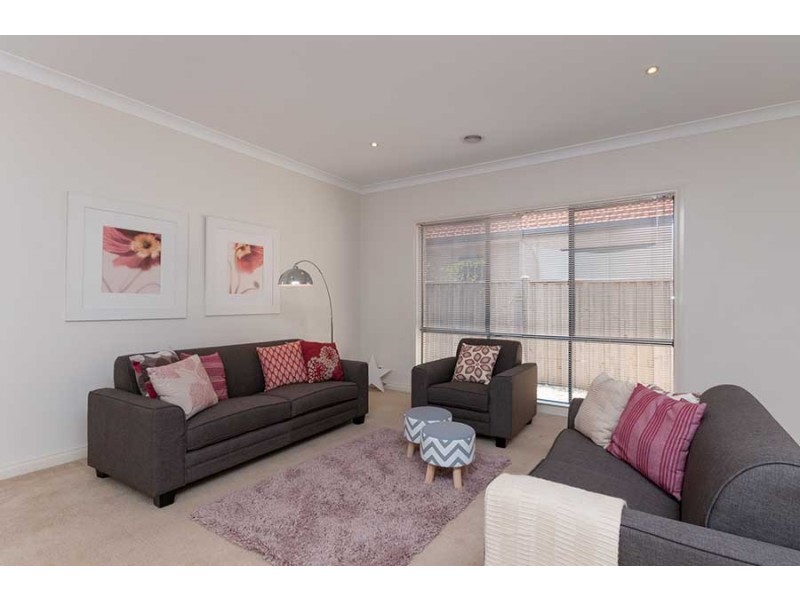 23 Dalwhinnie Crescent, Craigieburn VIC 3064