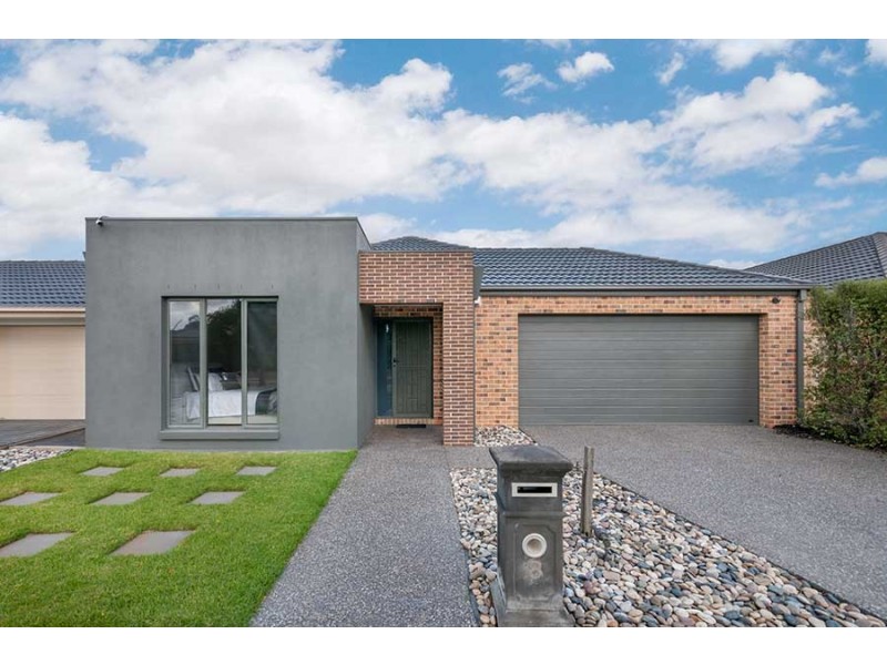 8 Dampier Close, Craigieburn VIC 3064